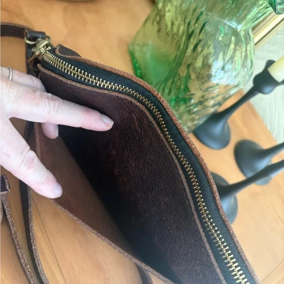 Elegant Dark Brown Crossbody Bag - Picture 3 of 8